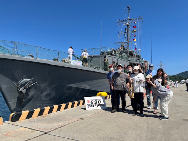 海上自衛隊多用途支援艦「えんしゅう」掃海艇「みやじま」を見学